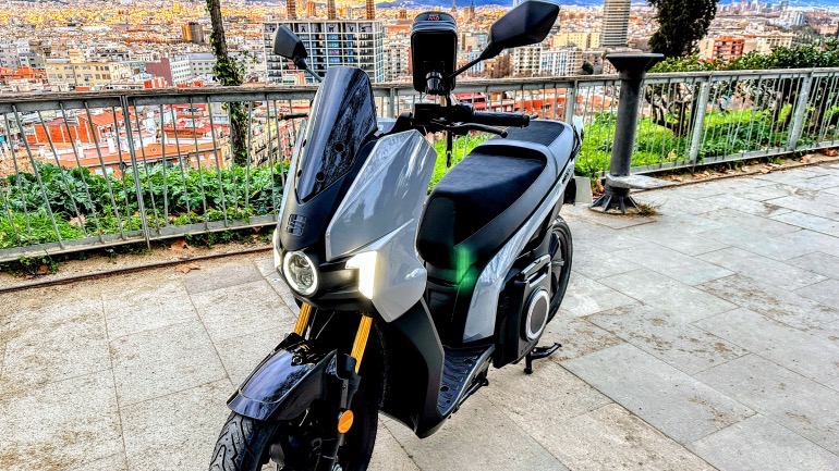 SEAT MÓ 125 PERFORMANCE, το οδηγούμε στην Βαρκελώνη